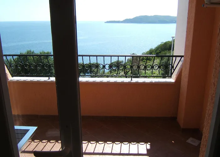 Sveti Stefan Dog Friendly Hotels