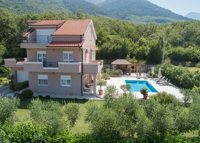 Vacation homes in Kotor