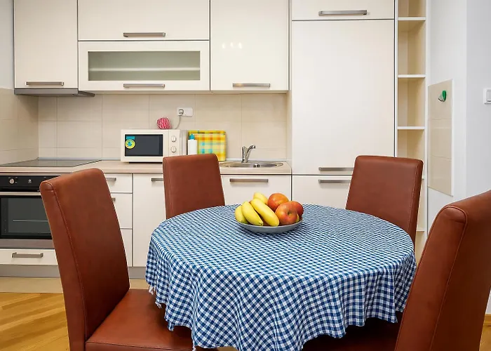 Adelisa Comfort Apartments - Near Slovenska Beach Budua