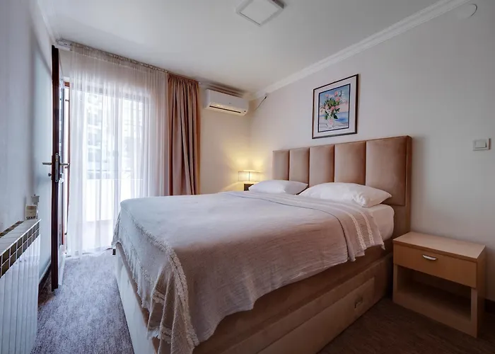 Ambassador Apartments Petrovac na moru