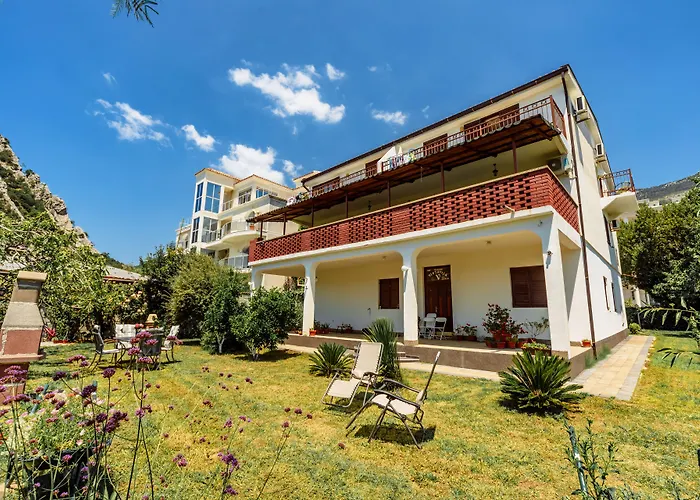 Pet friendly Apartments Viktorija Petrovac