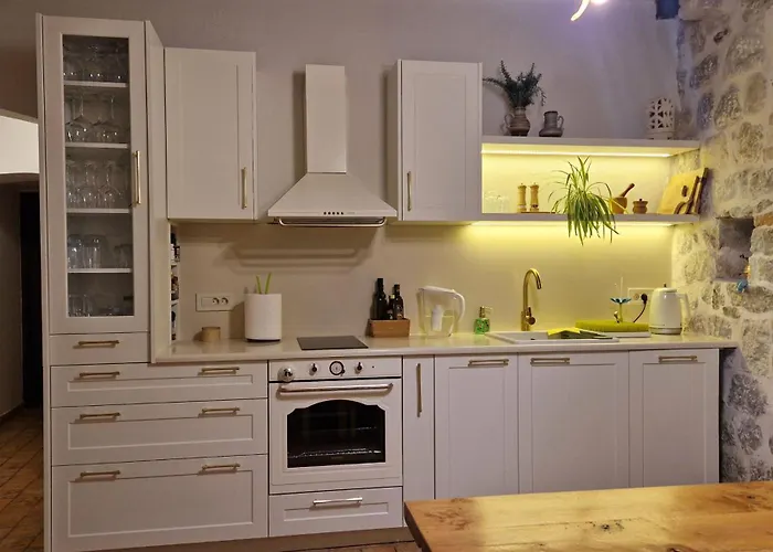 Pet friendly Apartment Dyonis Perast