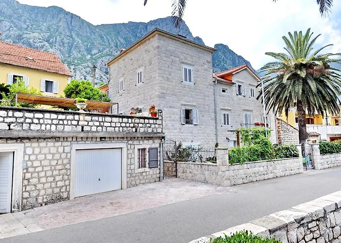 Apartments Ave R Cattaro