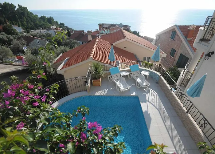 Pet friendly Apartments Leut Sveti Stefan