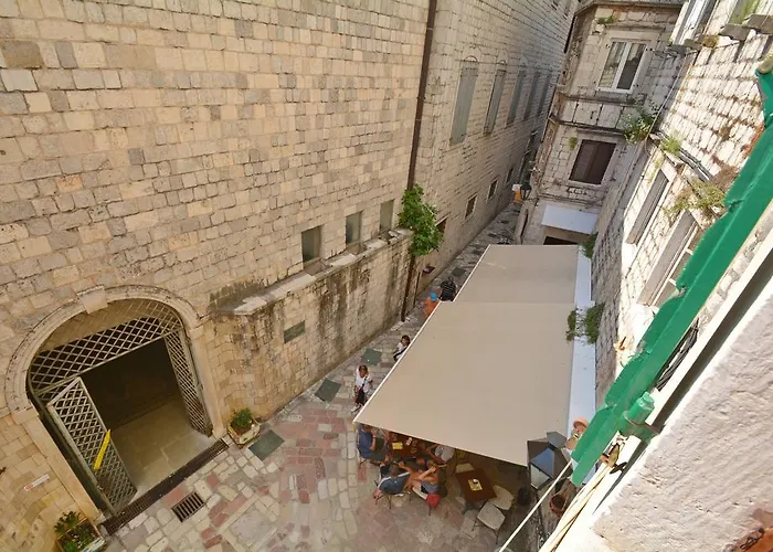 Kotor hotels near Sea Gate