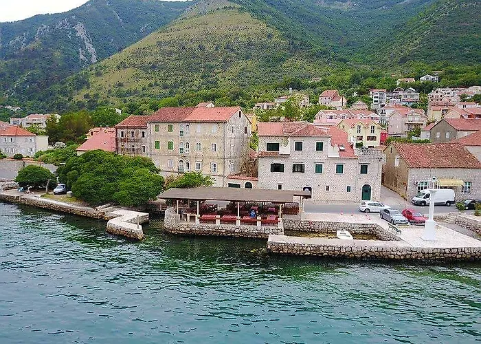 Lanterna Apartments Kotor