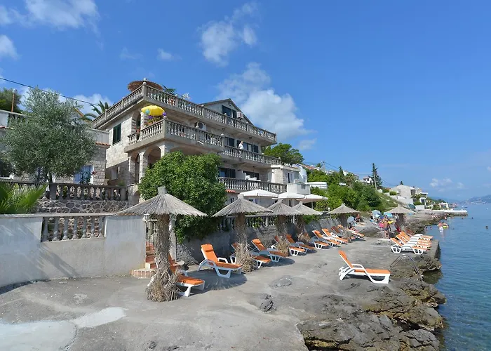 Pet friendly Apartments Palace Mira Mare Tivat
