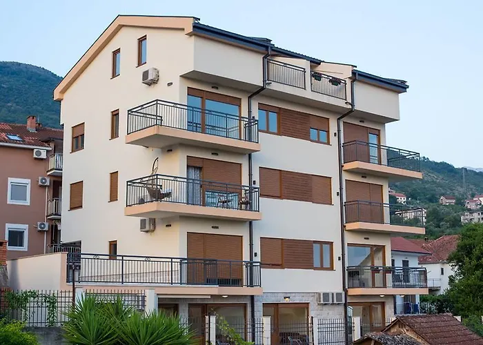 Haustierfreundliches Porto Apartments Tivat