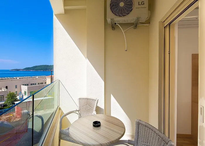 Haustierfreundliches Ferienwohnung Eukaliptus Bečići