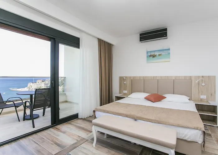 Ulcinj hotels near Valdanos beach