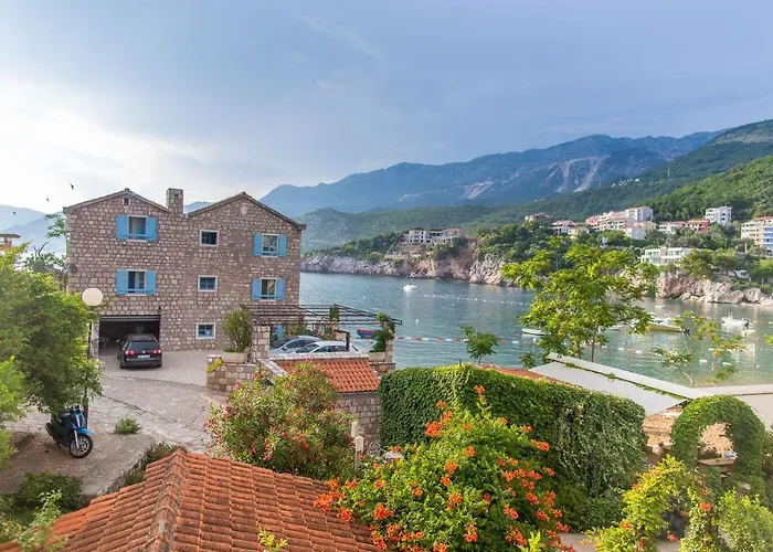 Stone Beach Apartments Przno 