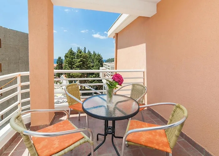 Apartments Nice Petrovac