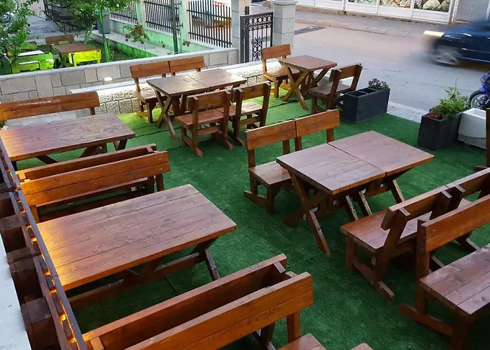 Hotel Mena Budua