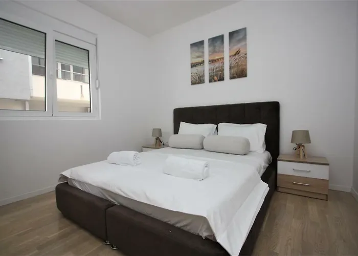 Modern Spacious One Bedroom Apartment Rafailovici Zatvoren Budva