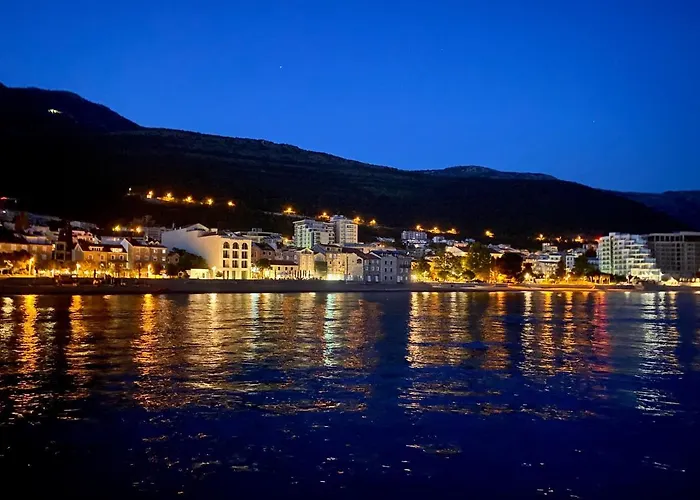 Family Beachfront Apartment Petrovac